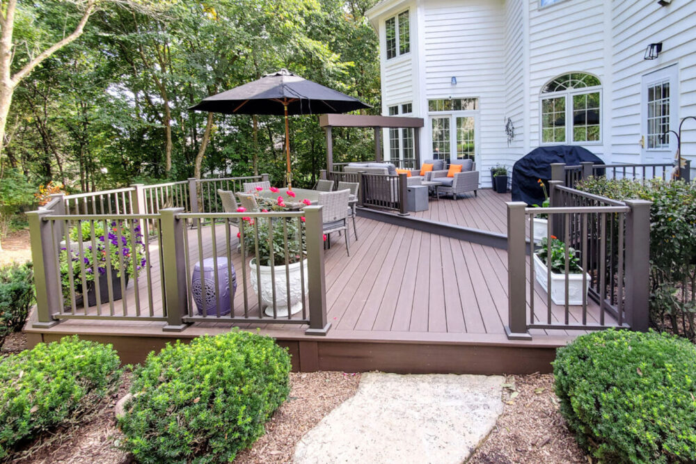 Deck Building Trends to Elevate Your Outdoor Space Importance of choosing the right contractor for deck construction